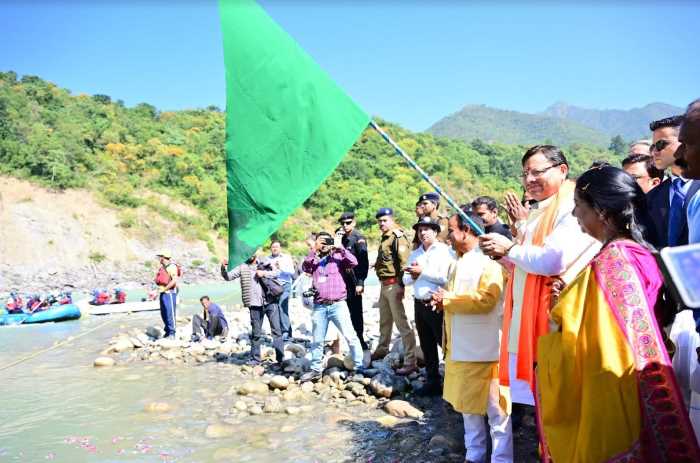 नयार उत्सव-2024 का शुभारंभ किया CM धामी ने, राफ्टिंग दल को हरी झंडी दिखाकर रवाना किया
