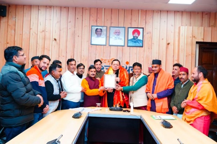 मुख्यमंत्री ने चार धाम यात्रा को और बेहतर बनाए जाने हेतु सभी तीर्थ पुरोहितों के लिए सुझाव