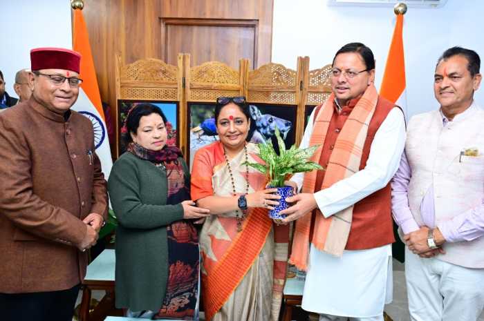 CM धामी ने विधानसभा अध्यक्ष ऋतु खंडूड़ी भूषण से शिष्टाचार भेंट की