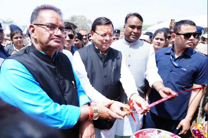 CM धामी ने राज्य सरकार के सेवा, सुशासन और विकास के तीन साल पूर्ण होने के अवसर पर आयोजित कार्यक्रम में प्रतिभाग किया
