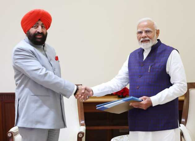 नई दिल्ली : PM मोदी से शिष्टाचार भेंट की राज्यपाल ने