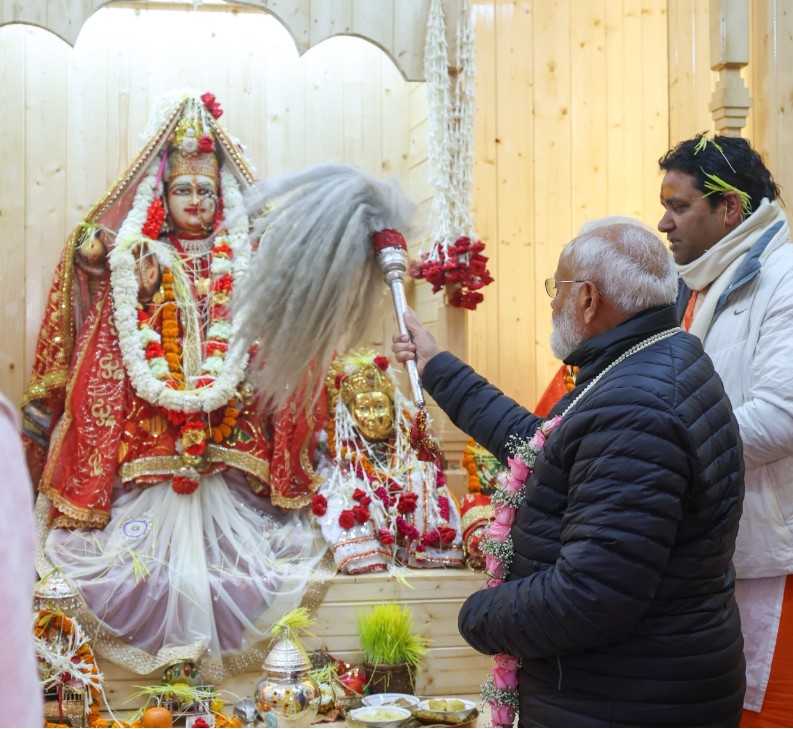 PM मोदी ने मां गंगा के शीतकालीन गद़्दी स्थल पर पूजा – अर्चना कर देशवासियों के लिए सुख – समृद्धि की कामना की
