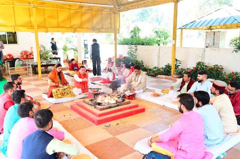 CM धामी ने रामनवमी और दुर्गा नवमी पर सपरिवार पूजा – अर्चना की व प्रदेशवासियों की सुख – समृद्धि की कामना की