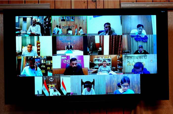 चारधाम यात्रा के दृष्टिगत यातायात प्रबंधन और सड़कों की स्थिति सही रहे इस पर विशेष ध्यान दिया जाए: CM धामी